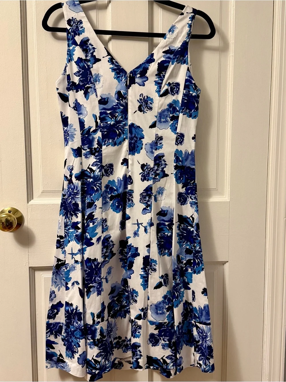 Chaps Women’s Blue and White Floral Cotton Fit and Flare Sleeveless Dress, 6